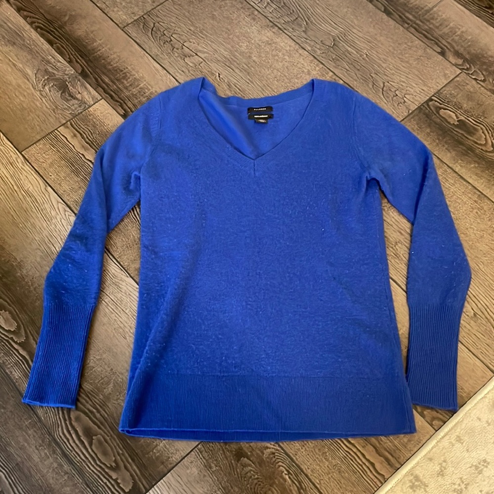 V neck cashmere sweater